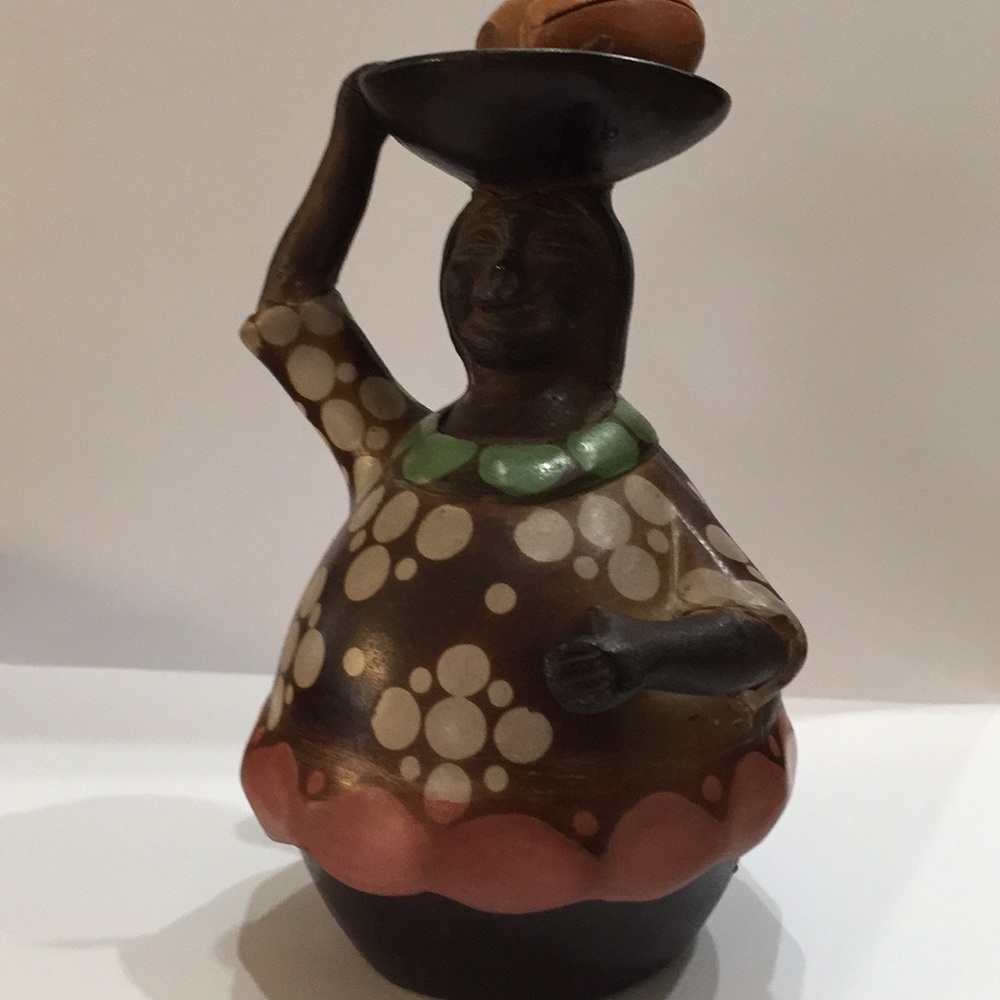 Chulucanas Peru Pottery Woman with bowl and fruit